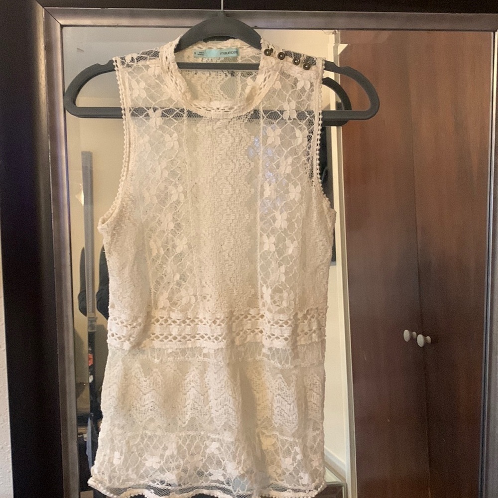 Maurices woman’s cream lace top. Size small.